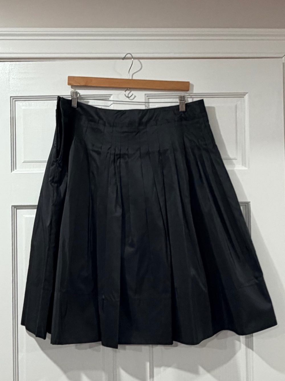 Talbots Silk Black Pleated A-Line Skirt Fully Lined Size 16